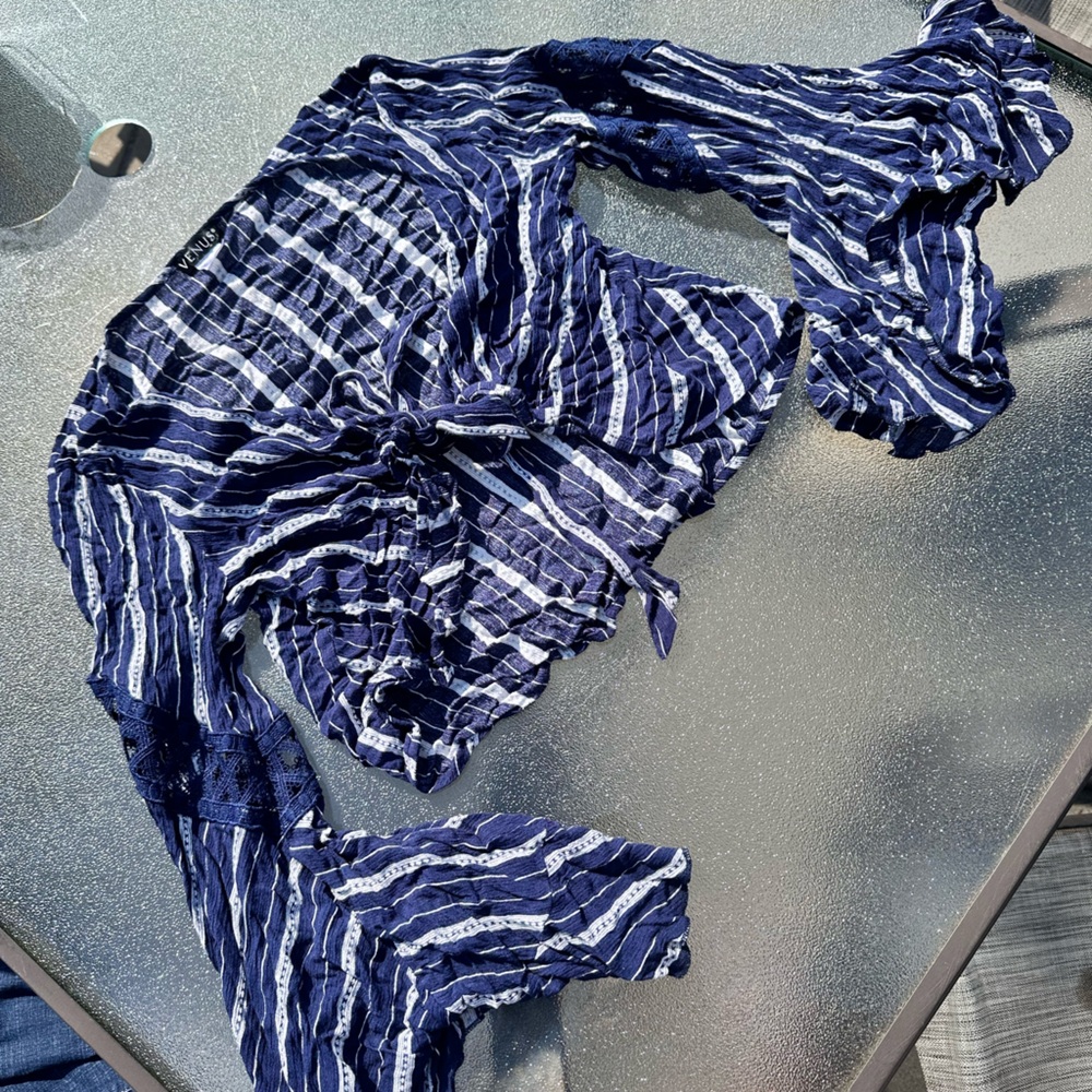 Venus Flowy Sleeve tie front dress